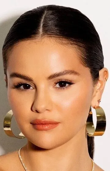 Фотография актёра Селена Гомес