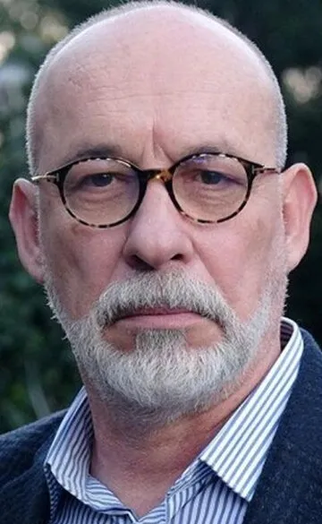 Фотография актёра Эрдал Кючюккёмюрджю