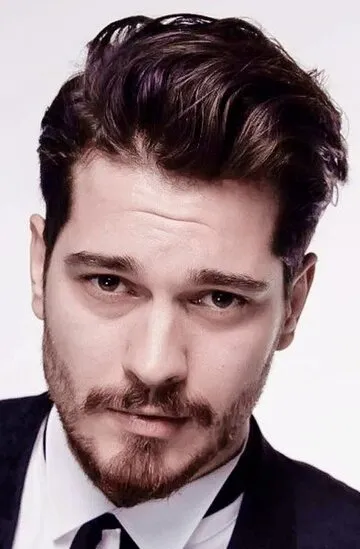 Фотография актёра Чагатай Улусой