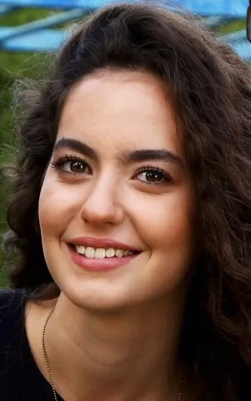 Фотография актёра Эзги Шенлер