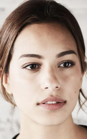 Фотография актёра Гизем Эмре