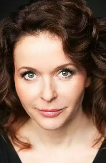 Фотография актёра Джулия Савалия