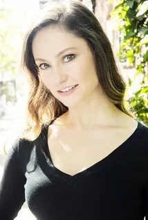 Фотография актёра Эмили Невес