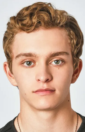 Фотография актёра Гэвин Льюис