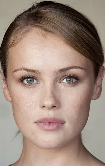 Фотография актёра Ханна Нью