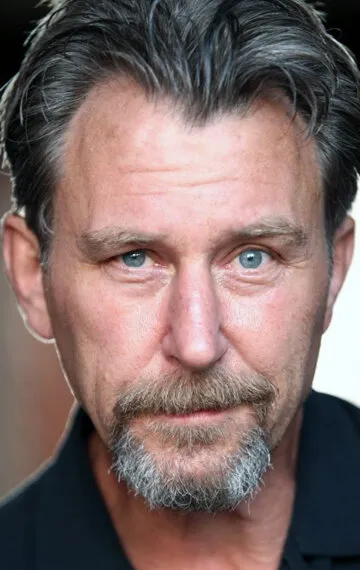 Фотография актёра Тимоти Кархарт