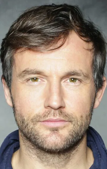 Фотография актёра Шон Бенсон