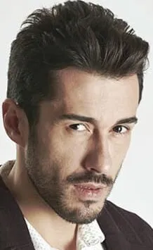 Фотография актёра Эмрах Акдуман