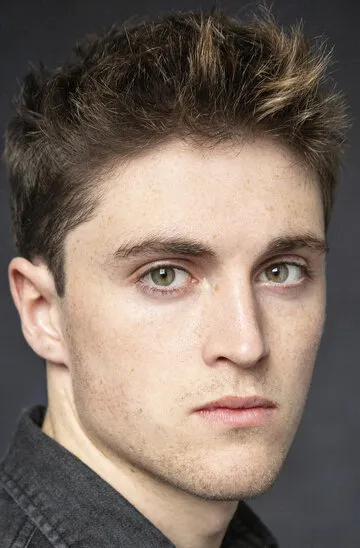 Фотография актёра Риз Мэннион