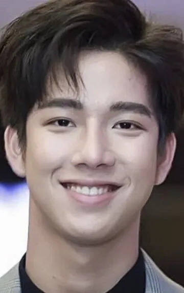 Фотография актёра Тханатсаран Самтхонлай