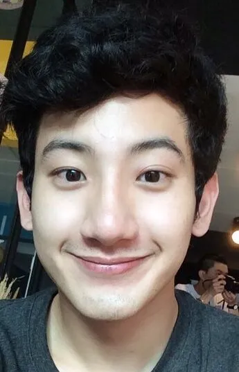 Фотография актёра Йиракит Куариякул