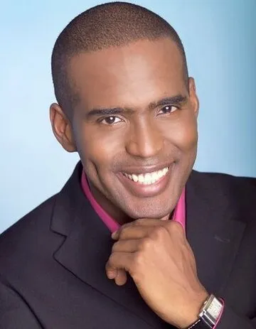 Фотография актёра Адриан Макала