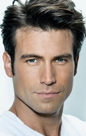 Фотография актёра Рафаэль Амайа