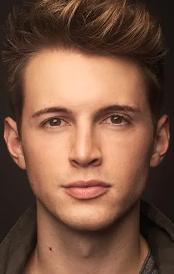 Фотография актёра Колби Стронг