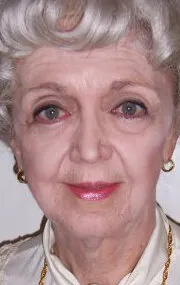 Фотография актёра Дайонн Хоул