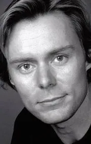 Фотография актёра Эдвард Бейкер-Дьюли