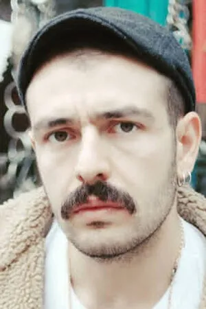 Фотография актёра Озгюр Джем Туглук