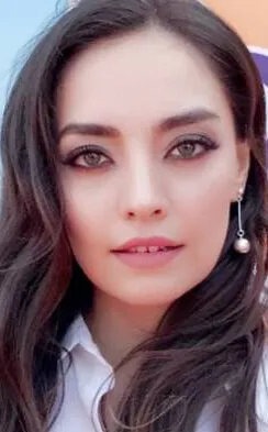 Фотография актёра Зейнеп Тугче Баят