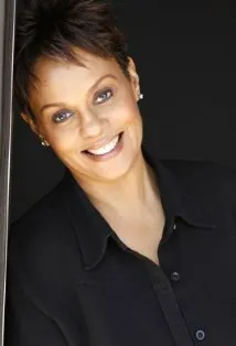 Фотография актёра Б.Дж. Арнетт