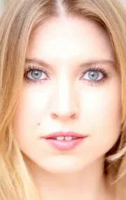 Фотография актёра Эмили Хьюз