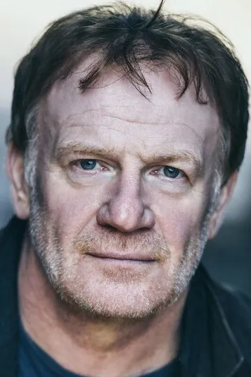 Фотография актёра Марк Льюис Джонс