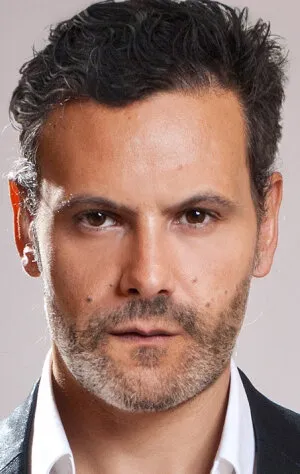 Фотография актёра Роберто Энрикес