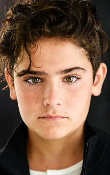 Фотография актёра Эзра Джеймс Лерарио