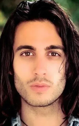 Фотография актёра Майлз Санто