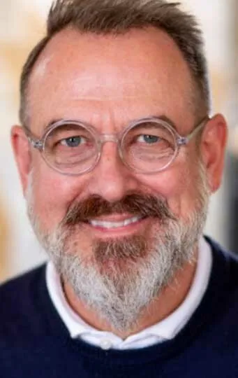 Фотография актёра Иэн Джеймс Корлетт