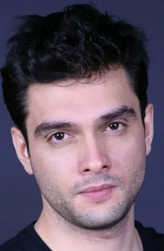 Фотография актёра Топрак Джан Адыгюзель