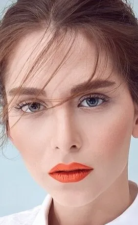 Фотография актёра Эзги Асароглу