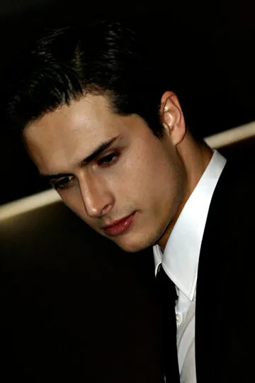 Фотография актёра Гёкхан Кесер