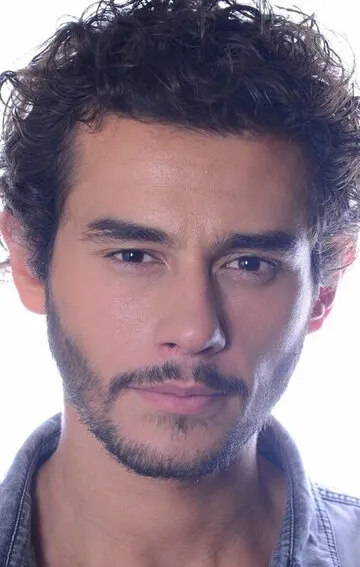 Фотография актёра Джем Белеви