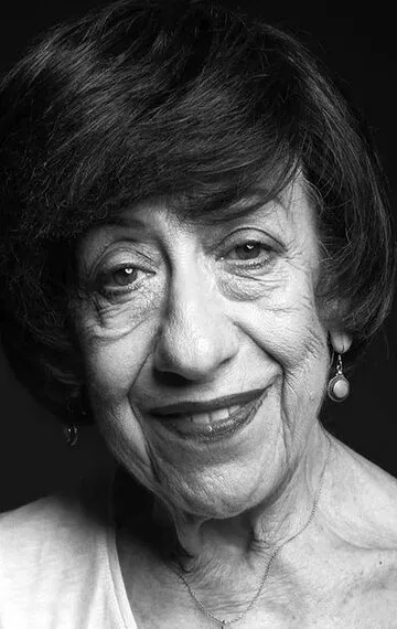 Фотография актёра Айшен Груда