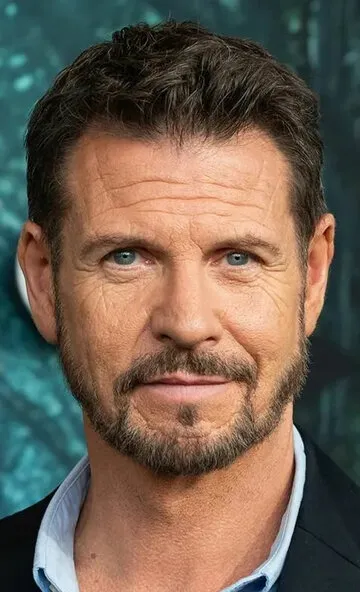 Фотография актёра Ллойд Оуэн