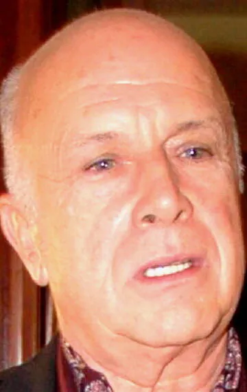 Фотография актёра Альп Ойкен