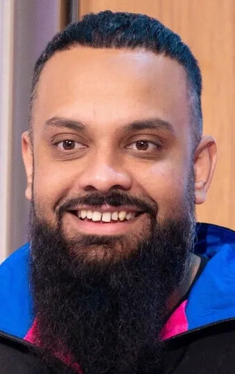 Фотография актёра Гуз Кхан