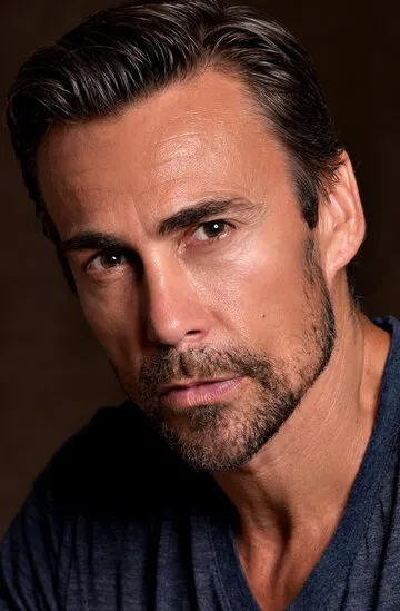 Фотография актёра Дэниэл Бернхард