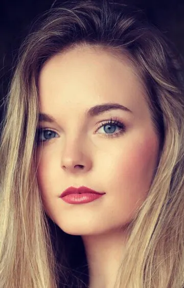 Фотография актёра Карли Скотт Коллинз