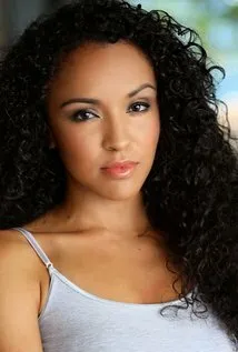 Фотография актёра Уолнетт Мари Сантьяго