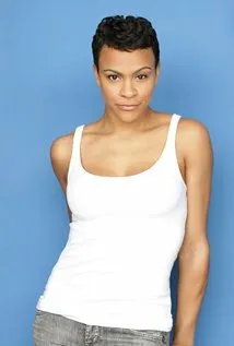 Фотография актёра Карли Хьюз