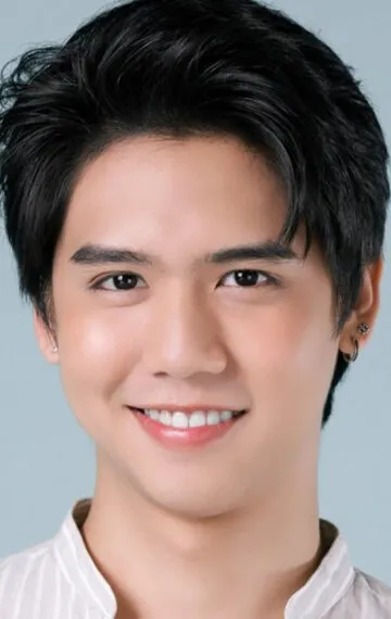 Фотография актёра Харит Чивагарун