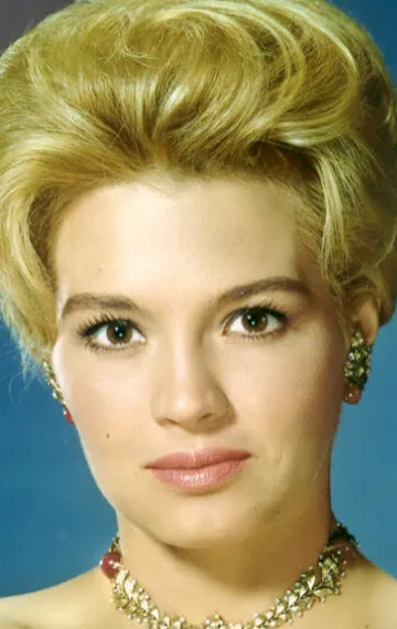 Фотография актёра Энджи Дикинсон