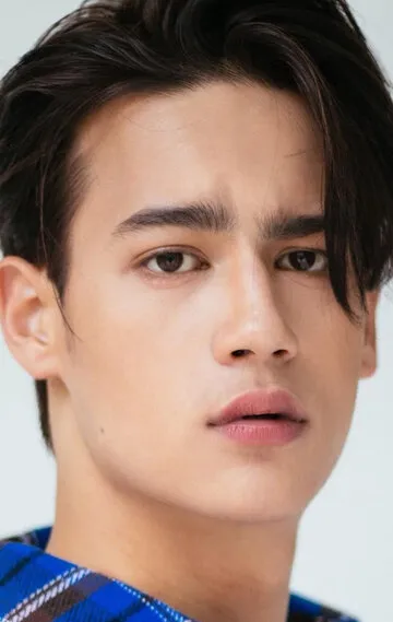 Фотография актёра Парис Интаракомалясут