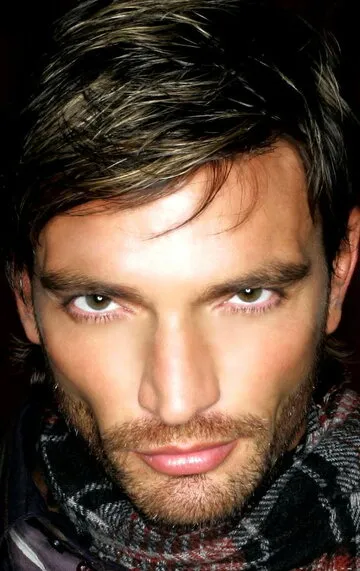 Фотография актёра Хулиан Хиль