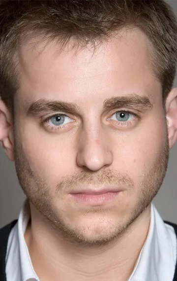 Фотография актёра Кевин Бишоп