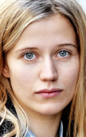 Фотография актёра Камилль Домбровски