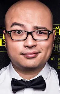 Фотография актёра И Сяосин