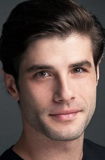 Фотография актёра Берк Джанкат