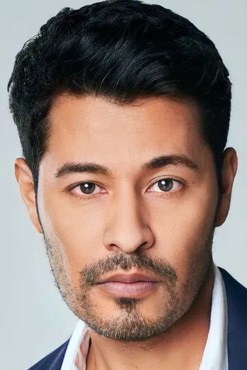 Фотография актёра Деннис Менсиа